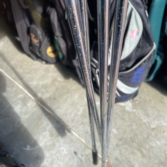 Golf clubs Wilson ultra 4 pc set in right handed - Picture 3 of 8